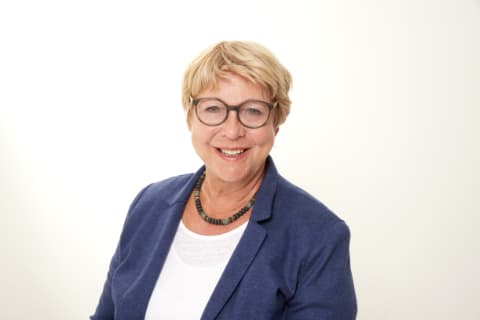 Eva Mannhardt, Stellvertreterin